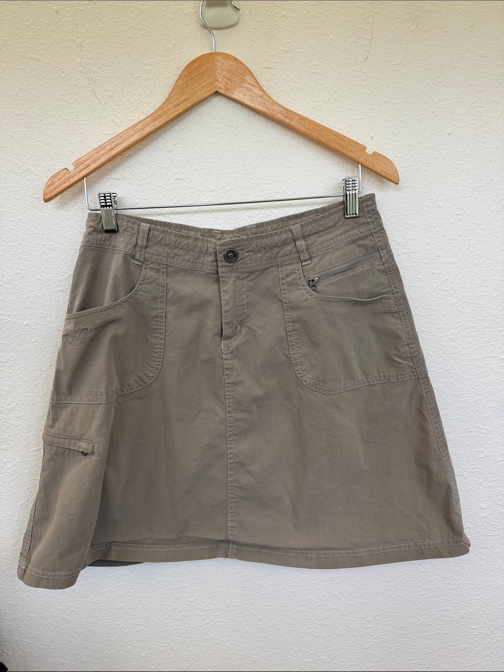 Kuhl Outdoor Cargo Gorpcore Utility Skirt Size 8 Knee Length Hiking Khaki Tan